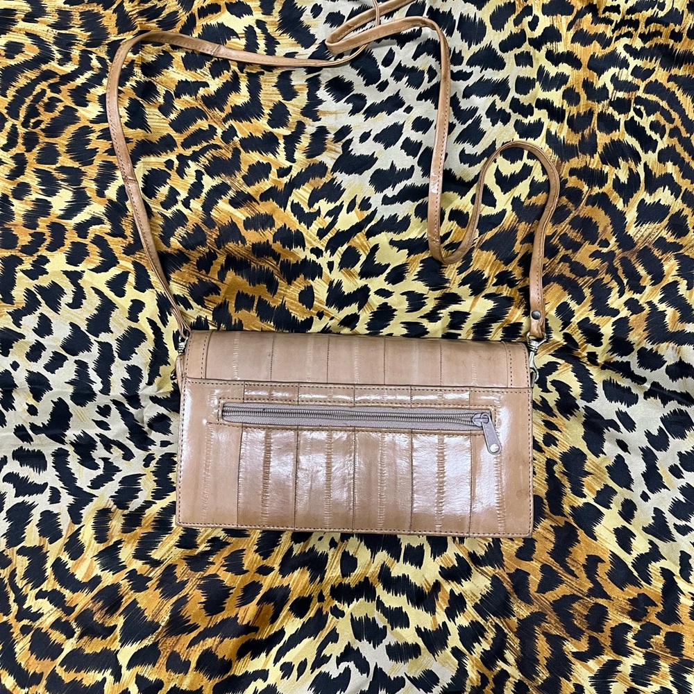 Elegant Tan Leather Crossbody Bag